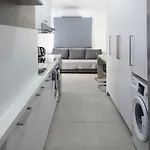 Lovely 2 Bed In City Centre شقة
