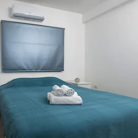 Lovely 2 Bed In City Centre لارنكا