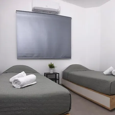 Lovely 2 Bed In City Centre شقة لارنكا