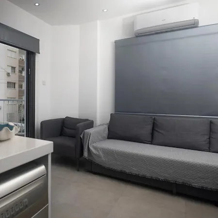 Lovely 2 Bed In City Centre شقة *