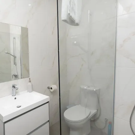 Apartment Lovely 2 Bed In City Centre Larnaca