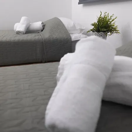 Апартаменты Lovely 2 Bed In City Centre Ларнака