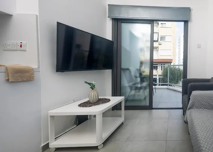 Lovely 2 Bed In City Centre * Ларнака