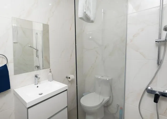 Апартаменты Lovely 2 Bed In City Centre Ларнака