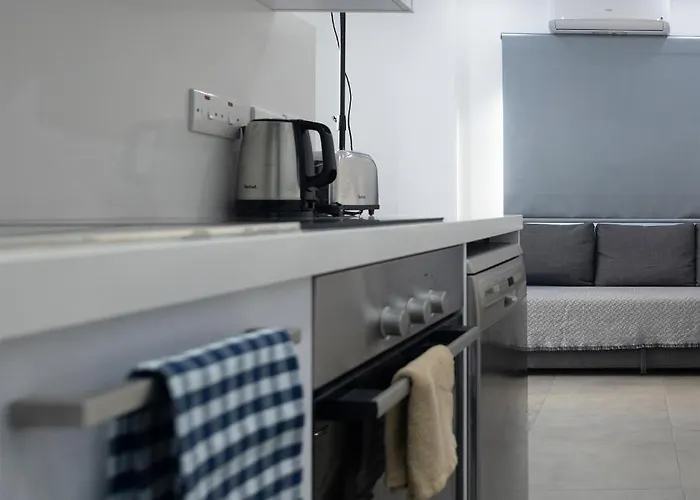 Апартаменты Lovely 2 Bed In City Centre Ларнака