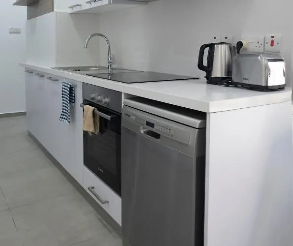 Lovely 2 Bed In City Centre * Larnaca