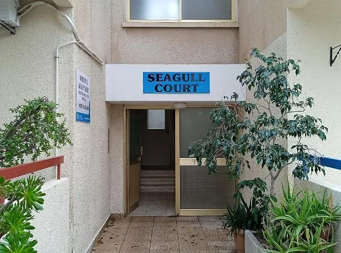 Lovely 2 Bed In City Centre Larnaca