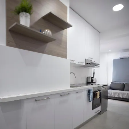 Lovely 2 Bed In City Centre Апартаменти Ларнака
