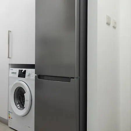 Apartment Lovely 2 Bed In City Centre Larnaca