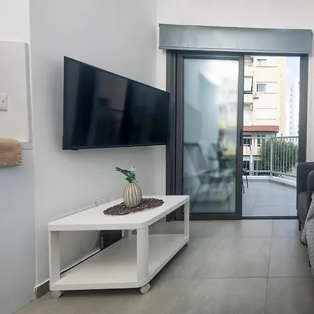 Lovely 2 Bed In City Centre * Ларнака